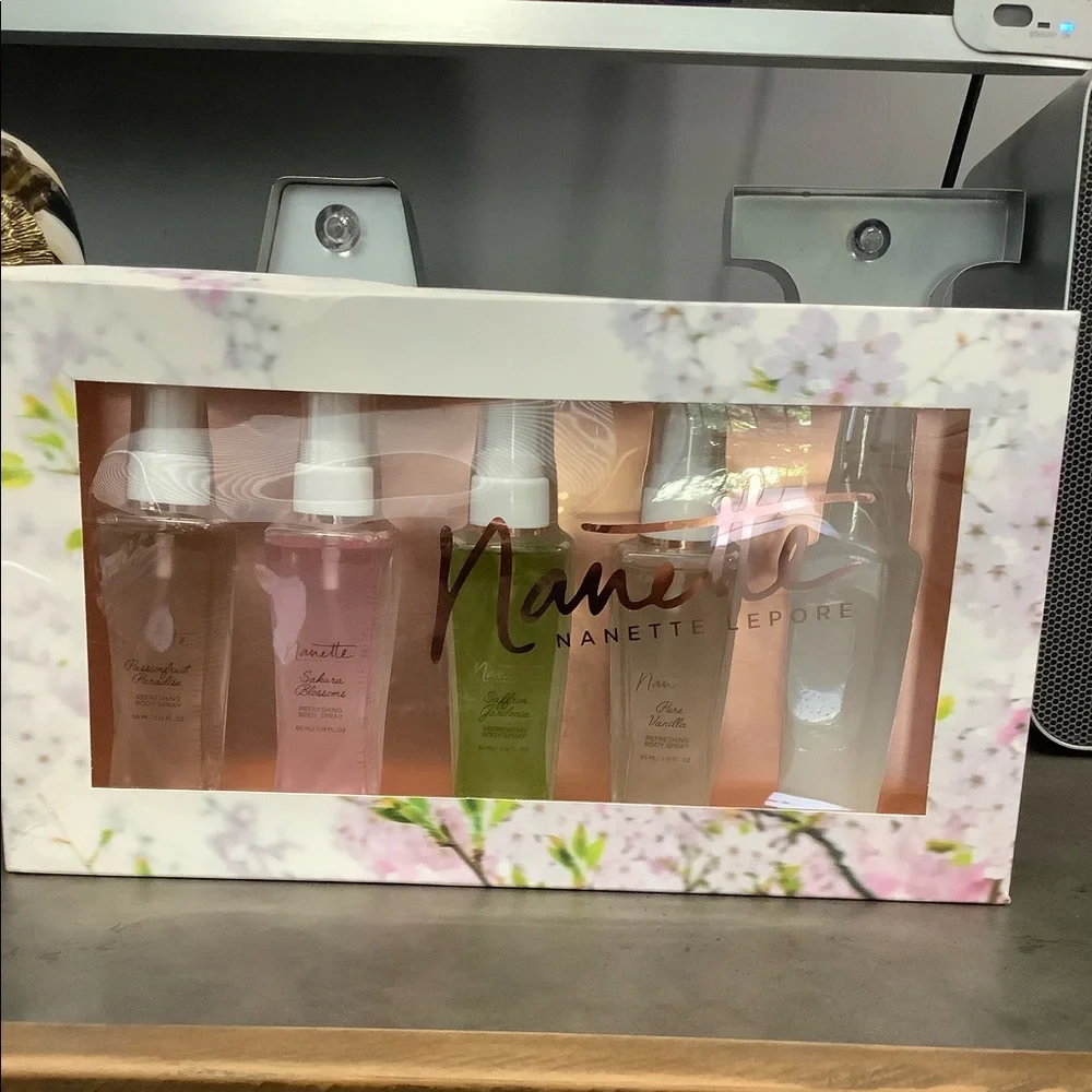 NANETTE‎ LEPORE MISTY LOVE BODY SPRAYS